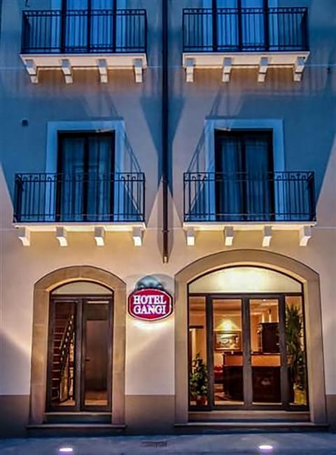 Facade/entrance, Sunset