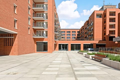 Property building, Neighbourhood