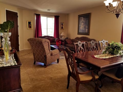 Communal lounge/ TV room