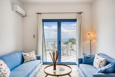 Natural landscape, View (from property/room), Balcony/Terrace, Seating area, Sea view
