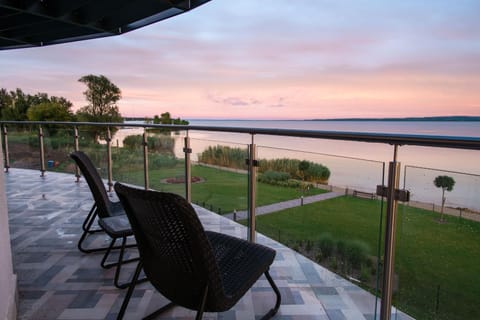 Balcony/Terrace, Garden view, Lake view, Sunset