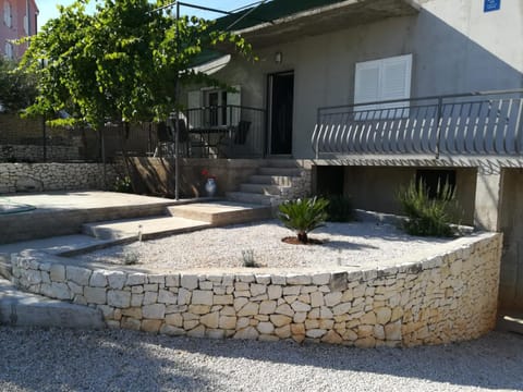 Facade/entrance, Garden, Balcony/Terrace, Garden view