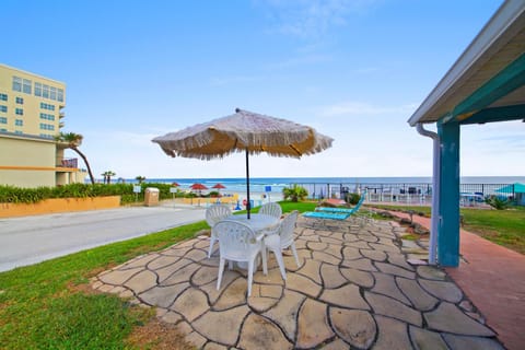 Property building, Patio, Day, Natural landscape, Beach, Sea view, sunbed