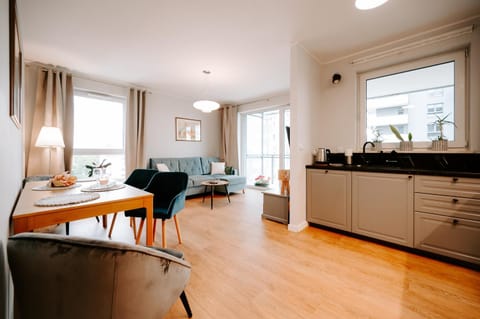 Kitchen or kitchenette, Living room, Seating area, Dining area