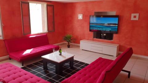 TV and multimedia, Living room, Lounge or bar