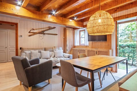 Communal lounge/ TV room, Balcony/Terrace, Living room, Dining area