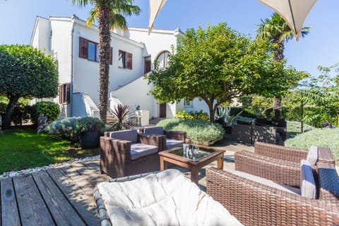 Property building, Patio, Facade/entrance