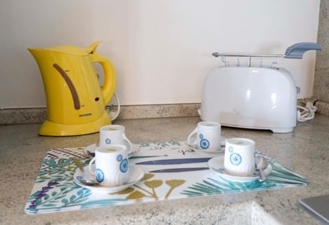 Coffee/tea facilities, Dining area