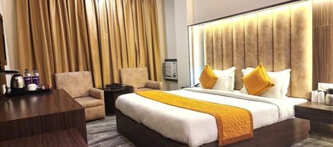 Bed, Living room, Photo of the whole room, Bedroom