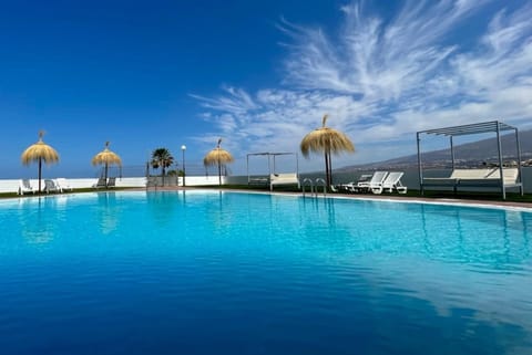 Pool view, Swimming pool, sunbed