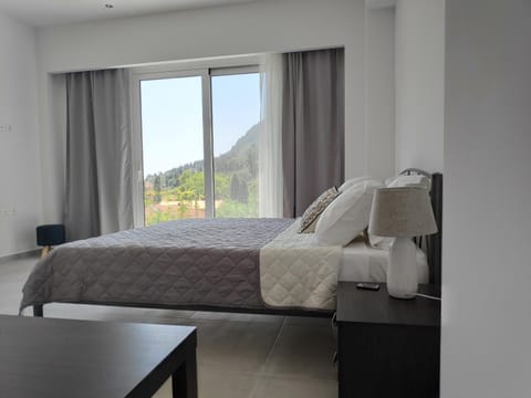 Property building, Bed, Photo of the whole room, Bedroom, Mountain view