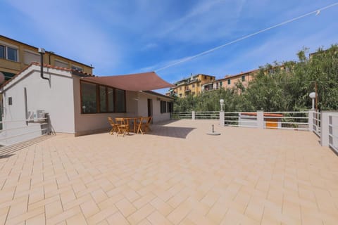 Property building, Balcony/Terrace