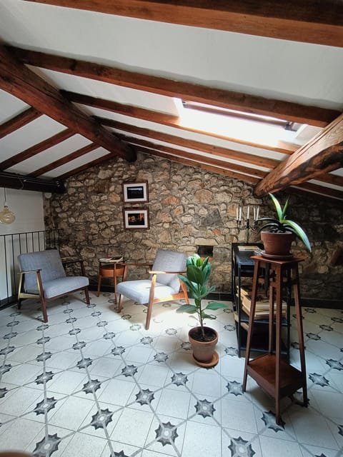 Library, Living room, Seating area