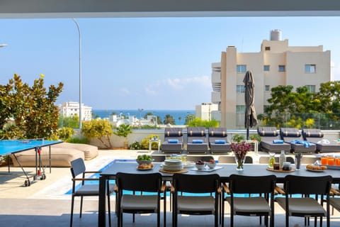 Property building, Patio, Restaurant/places to eat, Day, Natural landscape, View (from property/room), Balcony/Terrace, Living room, Food and drinks, Seating area, Dining area, Food, Pool view, Sea view, Swimming pool, Parking
