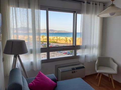 Living room, Sea view