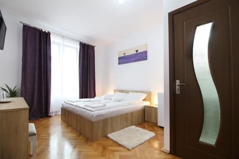 Bed, Bathroom, Bedroom, Street view