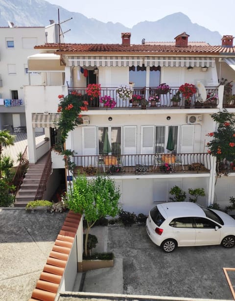 Property building, Day, Balcony/Terrace, Bedroom