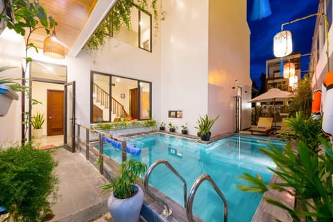 Swimming pool, Swimming pool