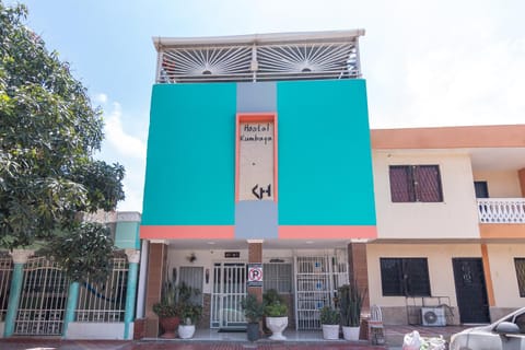 Property building, Facade/entrance, Day