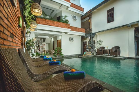 Patio, Facade/entrance, Garden, Balcony/Terrace, Decorative detail, Pool view, Street view, Swimming pool
