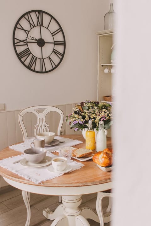 Coffee/tea facilities, Food and drinks, Dining area, Food, Drinks