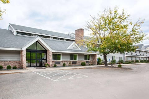 Property building, Day, On site, Time of day