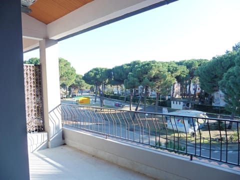Property building, Balcony/Terrace, Street view