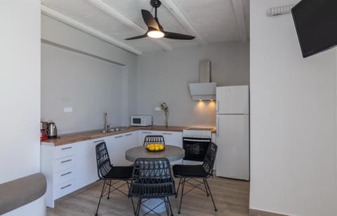 TV and multimedia, Kitchen or kitchenette, Dining area, oven