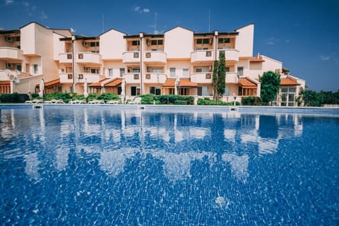 Property building, Swimming pool, Swimming pool