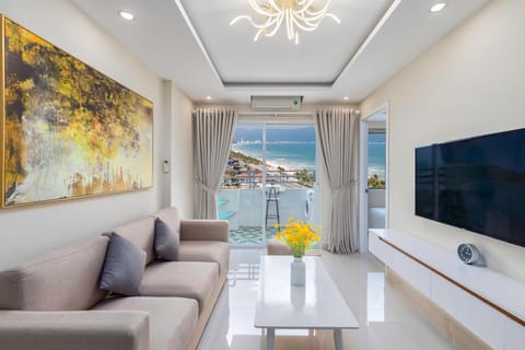 Communal lounge/ TV room, TV and multimedia, Living room, Seating area, Evening entertainment