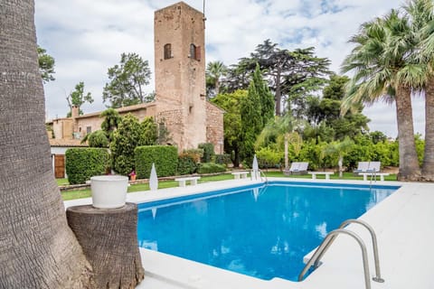 Property building, Swimming pool, Swimming pool