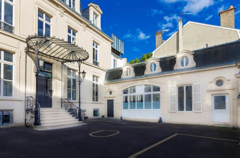 Property building, Facade/entrance