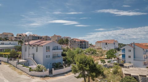 Property building, Facade/entrance, Bird's eye view, Floor plan