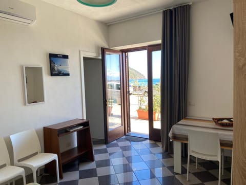 Living room, Dining area, air conditioner