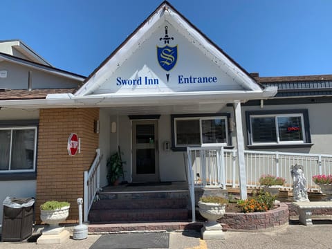 Property building, Facade/entrance, Property logo or sign