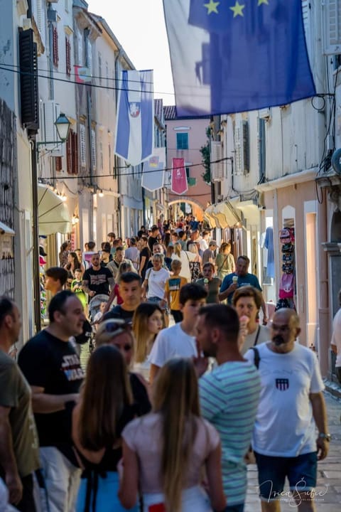 City view, Street view, group of guests