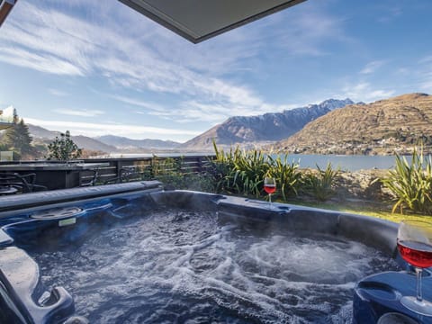 Hot Tub, Lake view, Mountain view