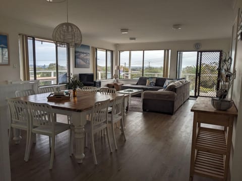 Communal lounge/ TV room, Living room, Lounge or bar, Dining area
