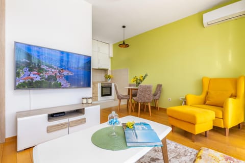 TV and multimedia, Living room, Decorative detail, Dining area, furniture, kitchen