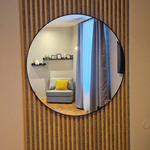 Photo of the whole room, Seating area