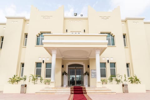 Property building, Day, Garden, On-site shops, Lobby or reception, Other, Decorative detail, Beach, Street view, Area and facilities, Family
