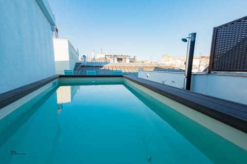 Swimming pool, Swimming pool