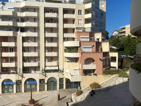 Facade/entrance, City view, Inner courtyard view