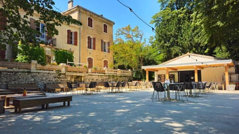 Property building, Restaurant/places to eat, Lounge or bar