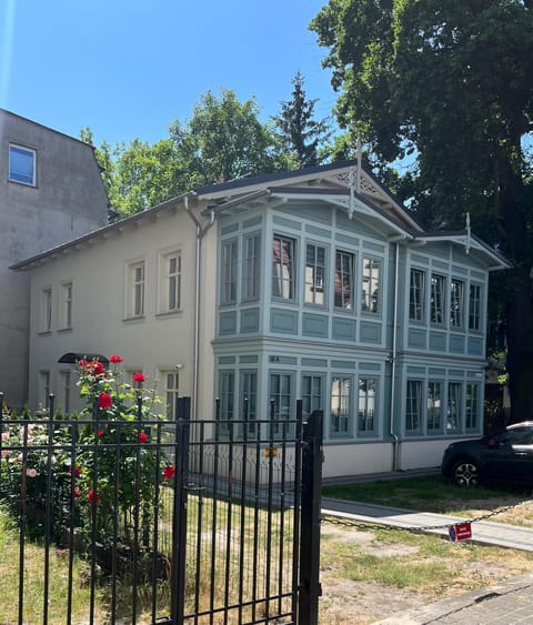 Property building, Day