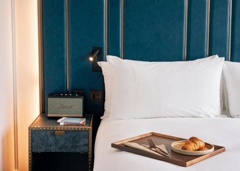 Bed, Bedroom, Area and facilities