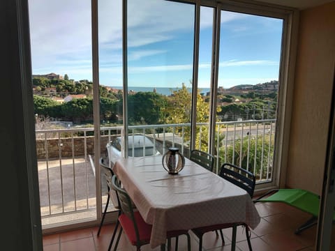 View (from property/room), Balcony/Terrace, Dining area