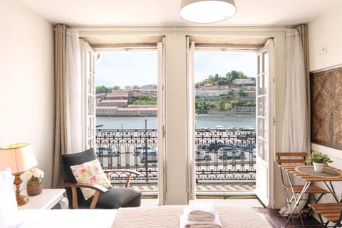 Balcony/Terrace, Dining area, River view