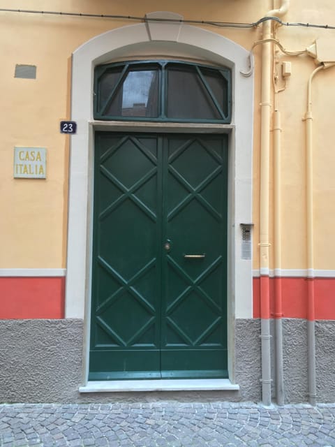 Facade/entrance, Internal: Not applicable to any particular room
