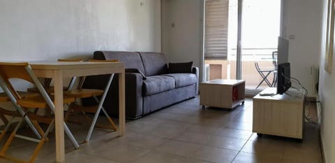 Living room, Seating area, Dining area, hair dresser